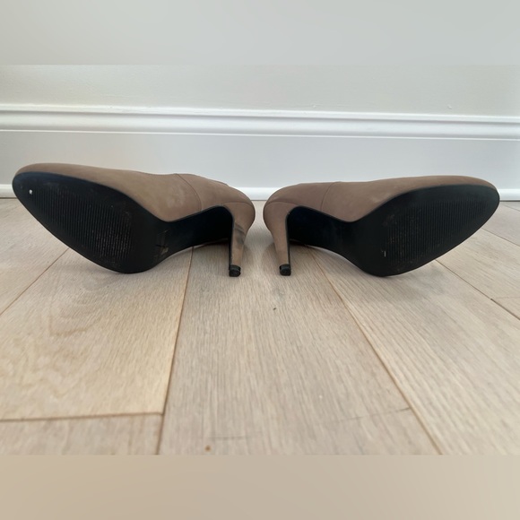 Nude Pumps Size 8 US - Picture 4 of 4